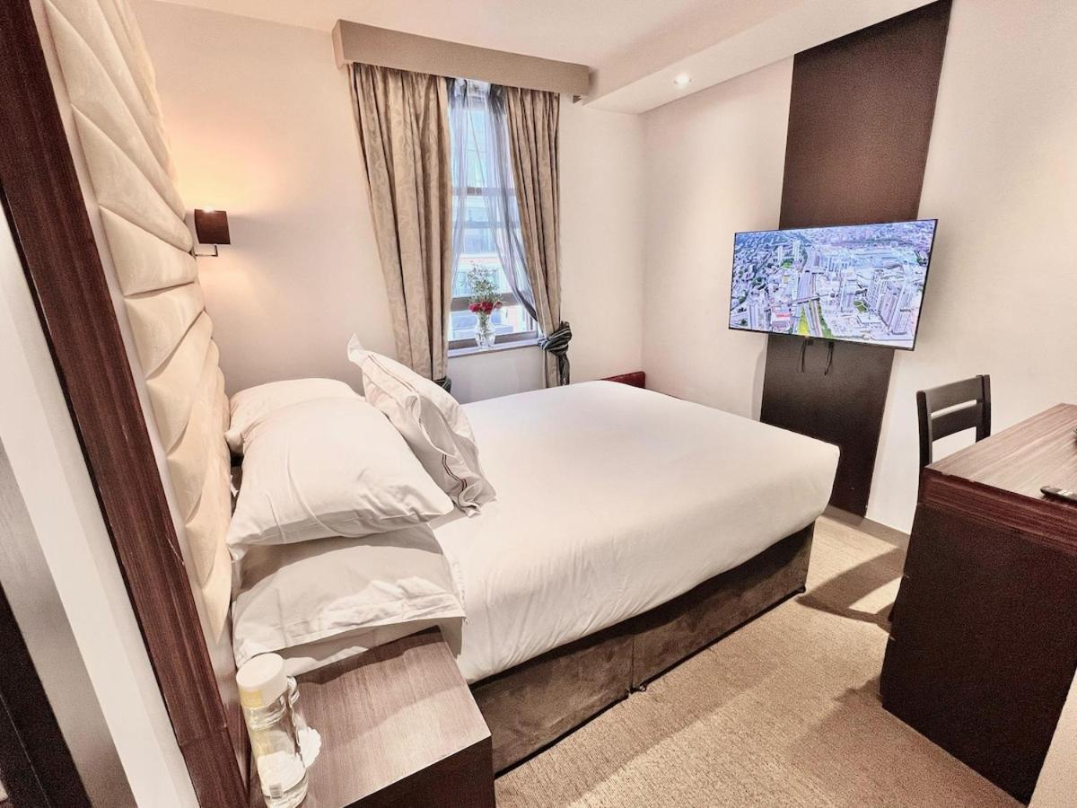 En-suite 301 *