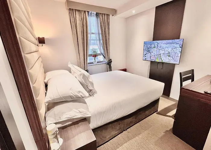 Central En-Suite Room 301