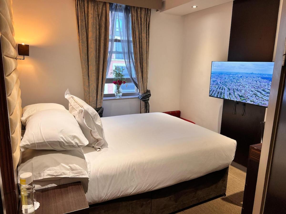 En-suite 301 *